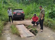 Antisipasi Rusak Berat, Kepala Dinas PUPR Sulbar Tinjau Langsung Jembatan Sungai Bonehau