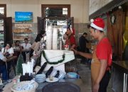 Meriahkan Libur Nataru, KAI Services Percantik Loko Café dengan Nuansa Natal dan Tahun Baru