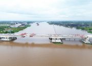 Suplai Beton Readymix WSBP Dorong Progres Jembatan Musi V, Struktur Utama Kini Telah Tersambung