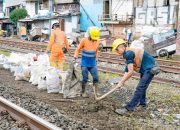 Antisipasi Cuaca Ekstrem dengan Curah Hujan Tinggi, KAI Daop 1 Jakarta Siagakan Tim Tanggap Darurat dan Lakukan Normalisasi Jalur