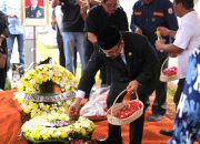 PenuhHaru, Gubernur Sulbar Suhardi Duka Jadi Inspektur Upacara Persemayaman Salim S Mengga