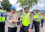 Kasi Propam Polres Soppeng Periksa Kelengkapan Personel Usai Apel Gelar Pasukan