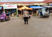 Bhabinkamtibmas Polres Soppeng Amankan Pasar Batu-Batu, Pastikan Keamanan dan Ketersediaan Bahan Pokok Selama Ramadhan