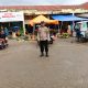 Bhabinkamtibmas Polres Soppeng Amankan Pasar Batu-Batu, Pastikan Keamanan dan Ketersediaan Bahan Pokok Selama Ramadhan