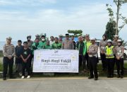 Ditlantas Polda Sulbar Gandeng Komunitas Ojol Bagi Takjil dan Tebarkan Pesan Keselamatan