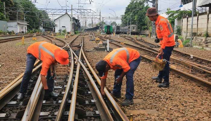 Merawat Jalur, Investasi Keselamatan: KAI Daop 1 Jakarta Ganti 33,9 Kilometer Rel dan 30 Wesel Sepanjang 2025