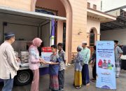 Hangatkan Suasana Ramadan, KAI Logistik Berbagi Ratusan Paket Berbuka Puasa