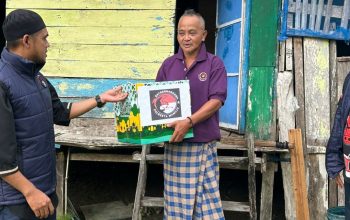 Berbagi di Bulan Ramadhan, Satnarkoba Polresta Mamuju Bagikan Puluhan Paket Sembako