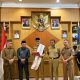 Kepala BKPSDM Sulbar Serahkan Hasil Seleksi Tiga Besar JPT Pratama Mamasa, Proses Berjalan Transparan dan Profesional