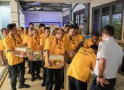 KAI Salurkan 580 Paket Sembako melalui TJSL sebagai Bentuk Kepedulian terhadap Pekerja Pendukung Layanan