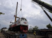 Sinergi Persiapan Angkutan Lebaran, KAI Logistik Kirim 12 Lokomotif ke Pulau Jawa