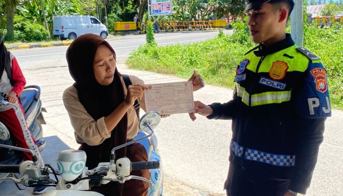 Stop Pelanggaran di Usia Dini, PJR Ditlantas Polda Sulbar Gencarkan Edukasi Tertib Berkendara di Kalangan Pelajar