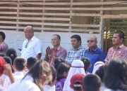 Bupati Nias Utara Tinjau Sekolah Pelosok di Alasa, Serahkan Bantuan Buku Tulis