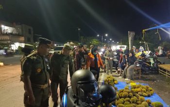 Satpol PP Sulbar Tertibkan Pedagang Musiman dan Parkir di Kawasan Arteri hingga Pantai Manakarra Mamuju