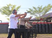 Saling Canda di Lapangan Tembak, Gubernur SDK dan Kapolda Sulbar Padu Padankan Sinergi Jelang Bhayangkara ke-80