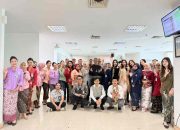 Peringati Hari Kartini, Pekerja Pria dan Wanita BRI Branch Office Segitiga Senen Kompak Kenakan Pakaian Nasional