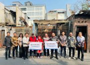 BRI Branch Office Otista dan BRINS Serahkan Simbolis Klaim Asuransi kepada Nasabah Terdampak Kebakaran