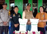 Ribuan Warga Kecamatan Seko Terima Bantuan Beras dan Minyak Goreng dari Program Ketahanan Pangan Nasional
