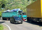 Aksi Sigap PJR Polda Sulbar: Amankan Mobil Mogok di Tanjakan Ampallas dan Seberangkan Anak Sekolah