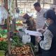 Perkuat Keamanan Pangan, Dinas Pangan Sulbar Awasi dan Uji Sampel PSAT di Mamuju Tengah dan Majene