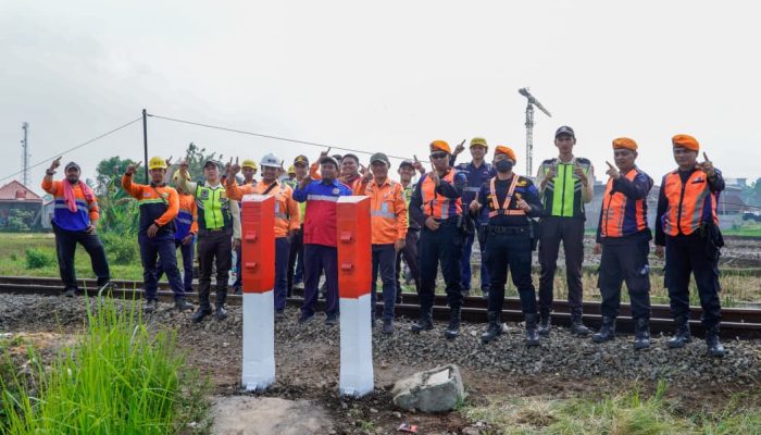 KAI Bersama Unsur Kewilayahan Perkuat Keselamatan dengan Penataan Akses Jalur Kereta di Kampung Cipondang