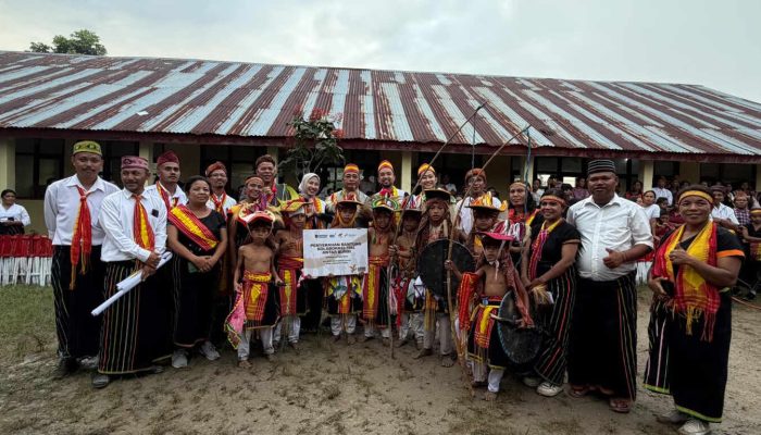Kolaborasi TJSL Antar-BUMN, SUCOFINDO Dorong Pemerataan Pendidikan melalui Program Literasi Negeri di Nusa Tenggara Timur