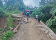 Respons Cepat Arahan Gubernur SDK, PUPRD Sulbar Kerahkan Alat Berat Tangani Kerusakan Jalan Poros Salutambung–Mambi