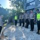Cegah Kecelakaan Sejak Dini, Ditlantas Polda Sulbar Bersihkan Titik Rawan di Jalan Husni Thamrin Mamuju