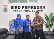 Pemkesra Sulbar Dapat Plakat Penghargaan dari Kemenag Sulbar, Ikut Menyukseskan Penyelenggaraan Haji 2025
