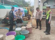 Atasi Kekeringan, Polres Polman Distribusikan 8.000 Liter Air Bersih, Warga Ucapkan Terima Kasih Tulus