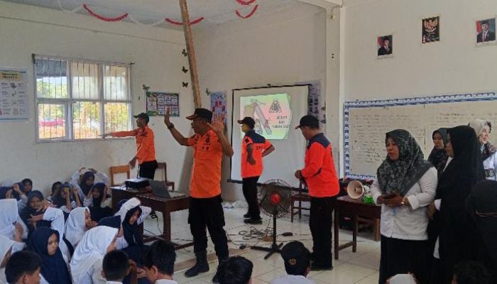 BPBD Sulbar Perkuat Kesiapsiagaan Pelajar melalui Simulasi Tanggap Bencana di MTs Ainun Sahab Landi