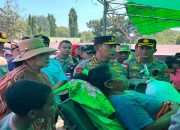Kapolri Bersama DPR RI Tinjau Pengungsi Gempa Reo dan Serahkan Bantuan Sembako