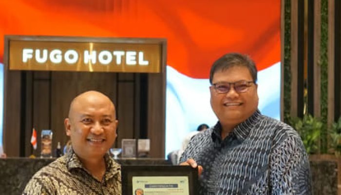 Perkuat Mutu Layanan Perhotelan, SUCOFINDO Serahkan Sertifikasi ISO 9001:2015 kepada Hotel FUGO Samarinda