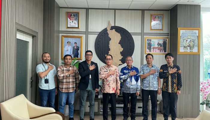 Kadis ESDM Sulbar Dampingi Sekda Terima Kunjungan Manager PLN UP3 Mamuju Bahas Pemadaman Bergilir