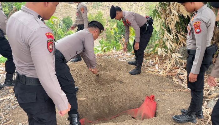 Kenang Pengabdian Setia, Apel Pemakaman Satwa K-9 “Getta” Digelar di Polda Sulbar