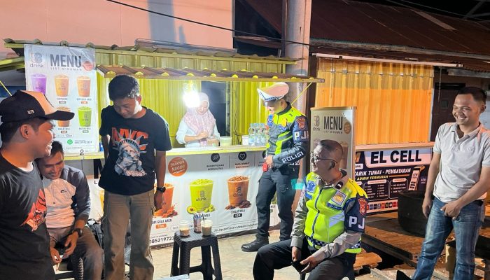 Patroli Blue Light Polantas Polda Sulbar: Bangun Kedekatan Akrab, Pastikan Malam yang Aman dan Penuh Kehangatan