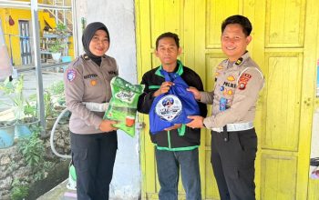 Wujud Syukur 71 Tahun Pengabdian, Ditlantas Polda Sulbar Tebar Kebaikan Lewat Bakti Sosial dan Anjangsana