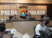 Komitmen Transparansi, Kapolda Sulbar Beserta PJU Ikuti Penyerahan LHP Keuangan dan Grand Entry Meeting Audit Semester II 2026