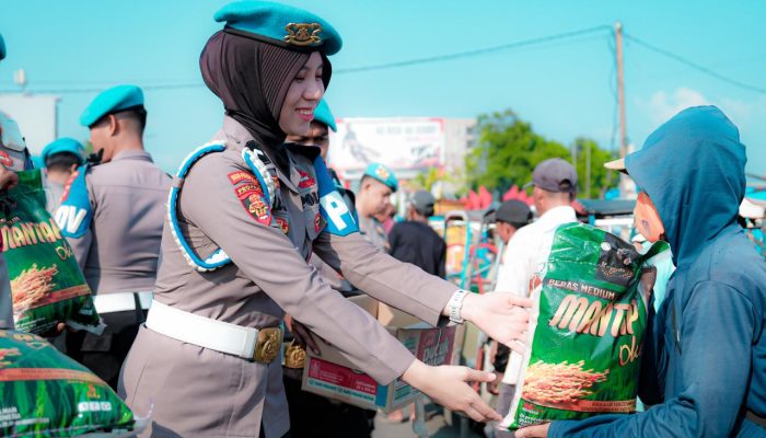 Refleksi 24 Tahun Pengabdian, Bid Propam Polda Sulbar Gelar Bakti Sosial Sasar Tukang Becak