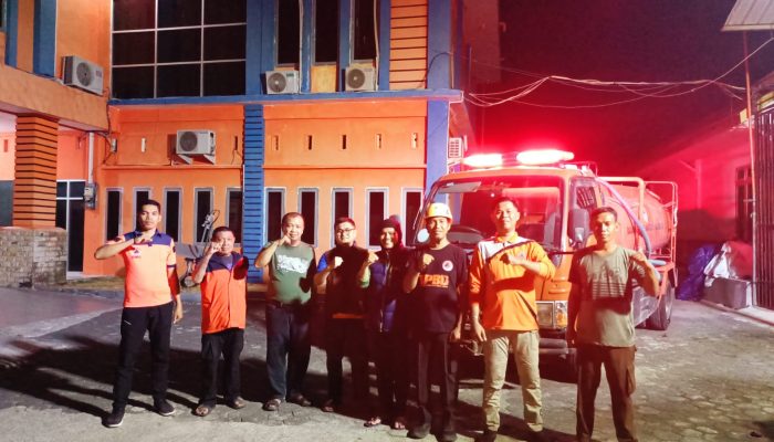Tim 4 Siaga Darurat Karhutla dan Kekeringan BPBD Sulbar Siap Supply Air untuk Dukung Penanganan Kebakaran Lahan di Desa Tadui