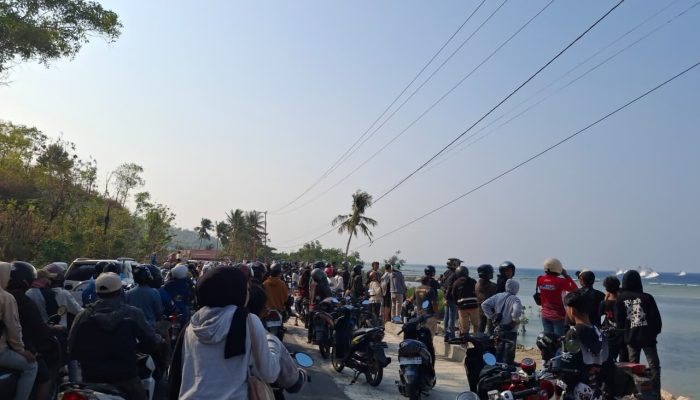 Jalan Trans Sulawesi Dipadati Penonton Sandeq Silumba 2026