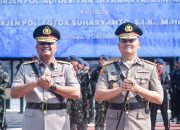 Farewell and Welcome Parade Polda Sulbar, Estafet Komando dari Adi Deriyan ke Totok Suharyanto