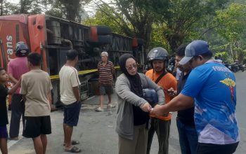 Bus Makassar-Palu Terbalik di Mamuju, Tim Biddokkes Polda Sulbar Respon Cepat Evakuasi 26 Korban