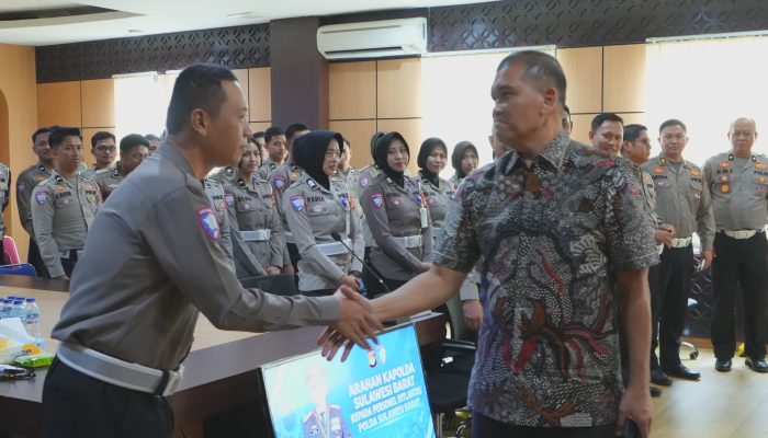 Wujudkan Polisi Bersama Masyarakat, Kapolda Sulbar Tekankan Pelayanan Bersih dan Polantas Humanis