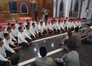 Jangan Gadaikan Masa Depan demi Keinginan Sesaat! Lewat Subuh Keliling, Kabidpropam dan Kabidkum Polda Sulbar Ingatkan Bintara Remaja Bahaya Judol dan Pinjol