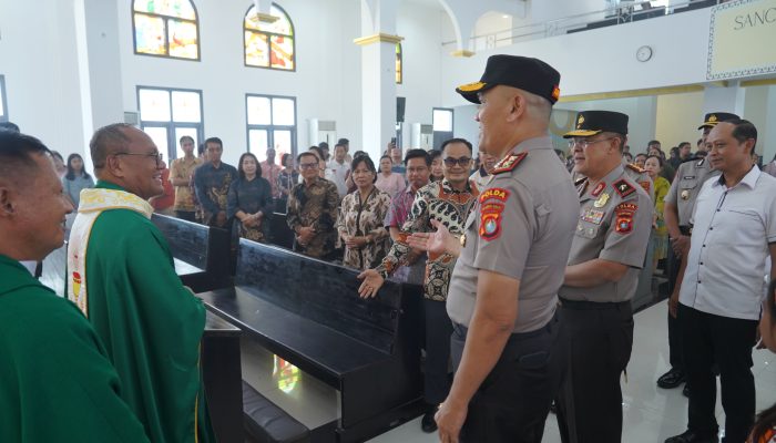 Merawat Persaudaraan di Hari Minggu, Kapolda Sulbar Sapa Jemaat Santa Maria: Mohon Doa agar Kami Amanah Melayani