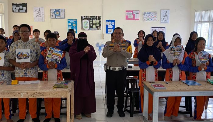 Jaga Senyuman dan Rawat Harapan, Dirlantas Polda Sulbar Ajak Pelajar Raih Cita-Cita Lewat Disiplin
