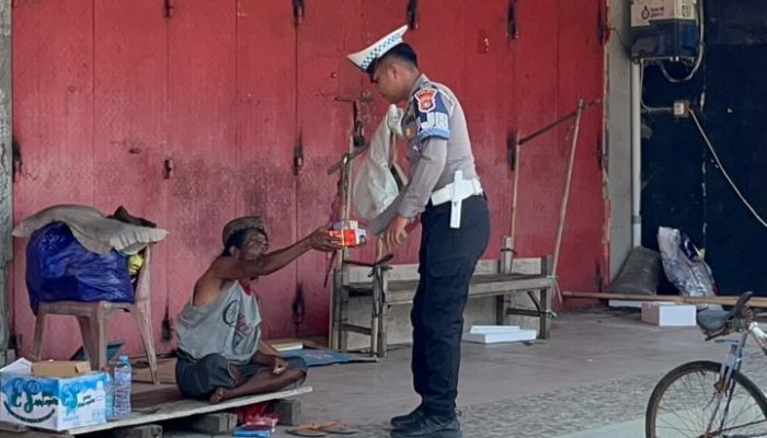 Berburu Berkah, Polantas Polda Sulbar Kembali Tebar Kebaikan di Tengah Masyarakat