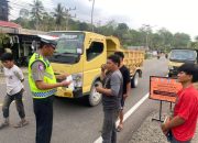 Polantas Sulbar, Samsat dan Jasa Raharja Edukasi Kepatuhan Pajak Kendaraan, Taat Pajak Dapat Coklat dari Petugas