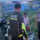 Kelelahan dan Sakit di Tengah Jalan, Seorang Kakek Dibantu Polisi Pakai Mobil Patroli ke Tasiu